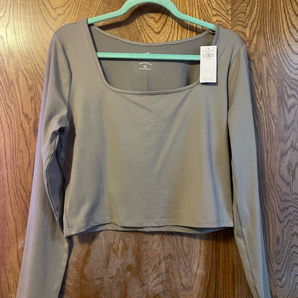 NWT Hollister Cropped Long Sleeve Tee